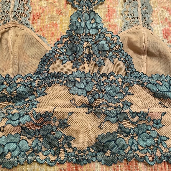 Lace Razorback Bralette🦋 - Picture 5 of 6